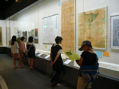 常設展の観覧の様子