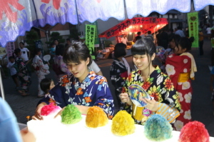 平成28年太子夏会式のかき氷の様子