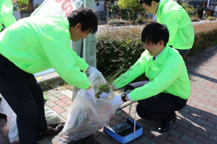 企業市民の清掃活動の様子1