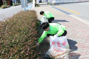 企業市民の清掃活動の様子2