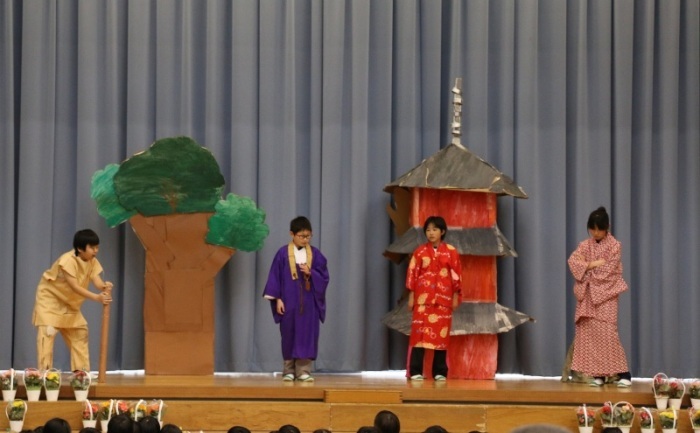 小学生の斑鳩寺劇の写真1