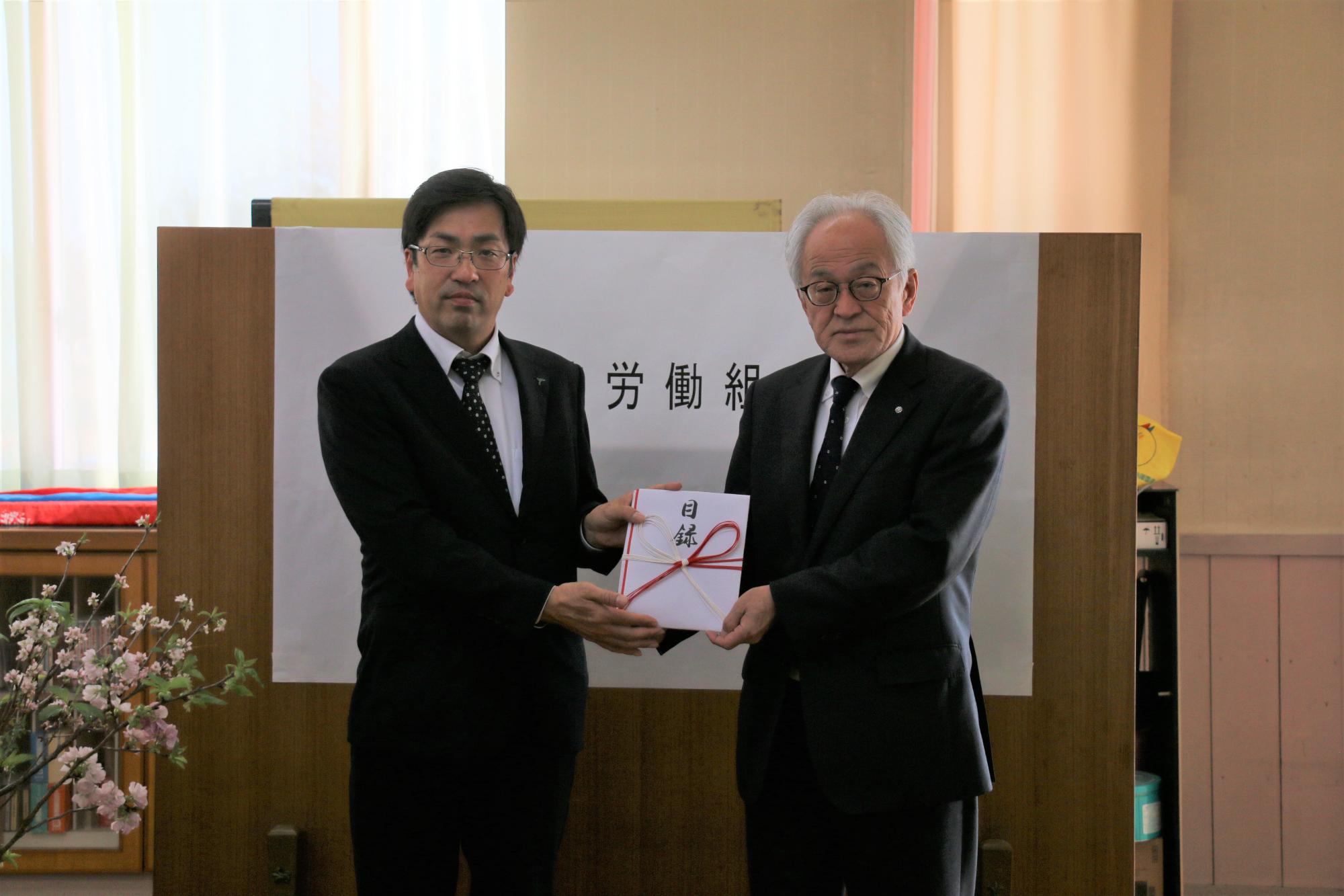 東芝労働組合寄贈2