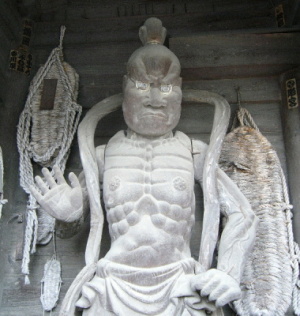 斑鳩寺の仁王像