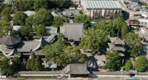 斑鳩寺境内