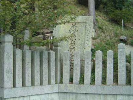 黒岡神社境内石棺部材1