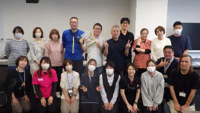 仕分け後に事業所のみなさんで集合写真を撮りました